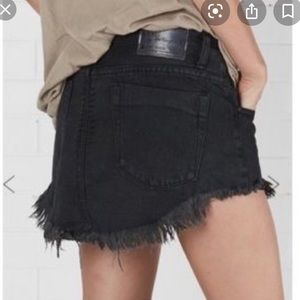 Black one teaspoon skirt